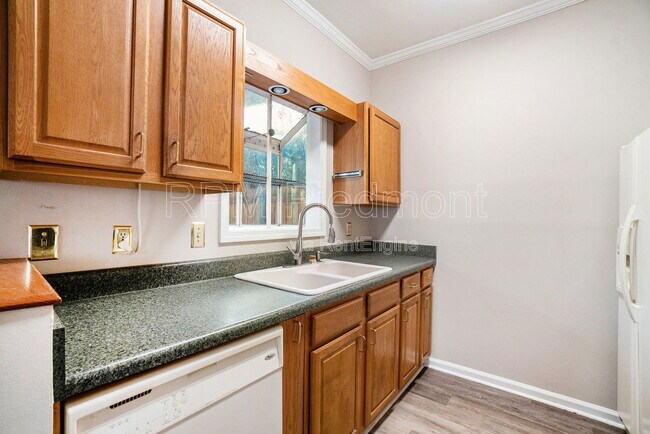 Building Photo - 388 Oakland Ave SE