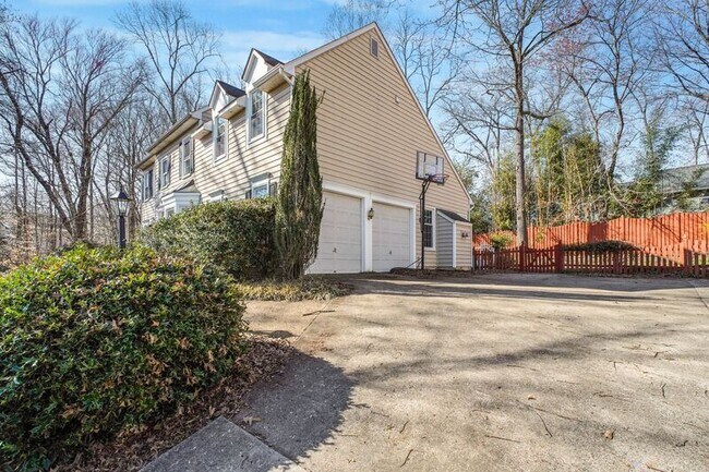 Building Photo - 655 Lancaster St