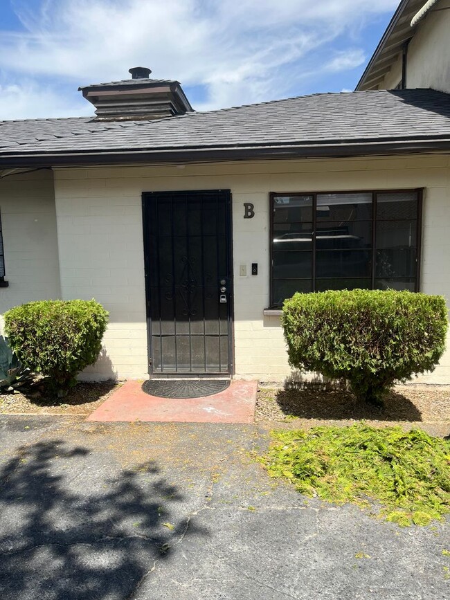 Primary Photo - Charming 1-Bedroom Apartment in Short Acre...