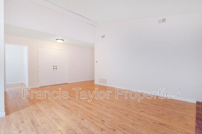 Building Photo - 1360 Gary Ln