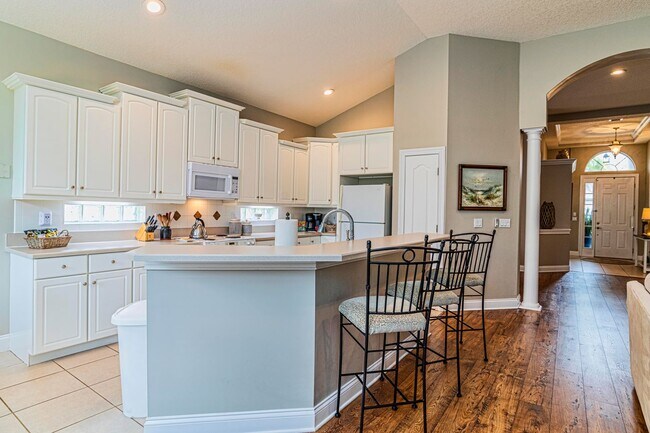 Building Photo - On island time -BBQ-Pool -sleeps 10 -near ...