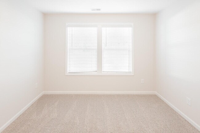 Building Photo - 220 Carvel Trl