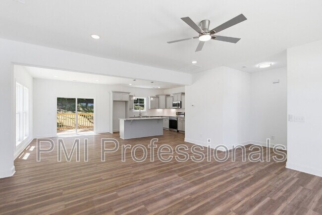 Building Photo - 406 Legends Court