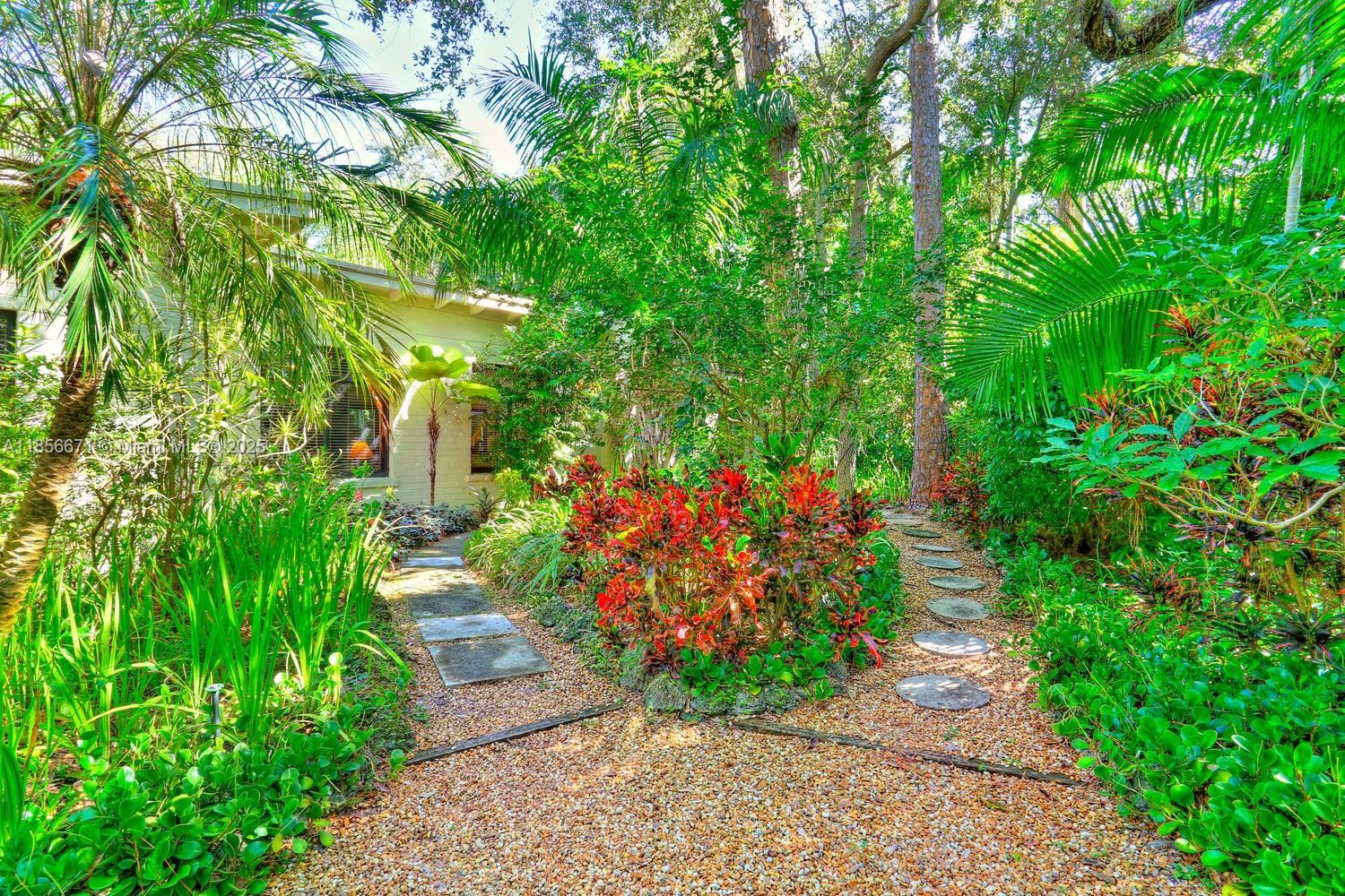 Building Photo - 2035 Tigertail Ave