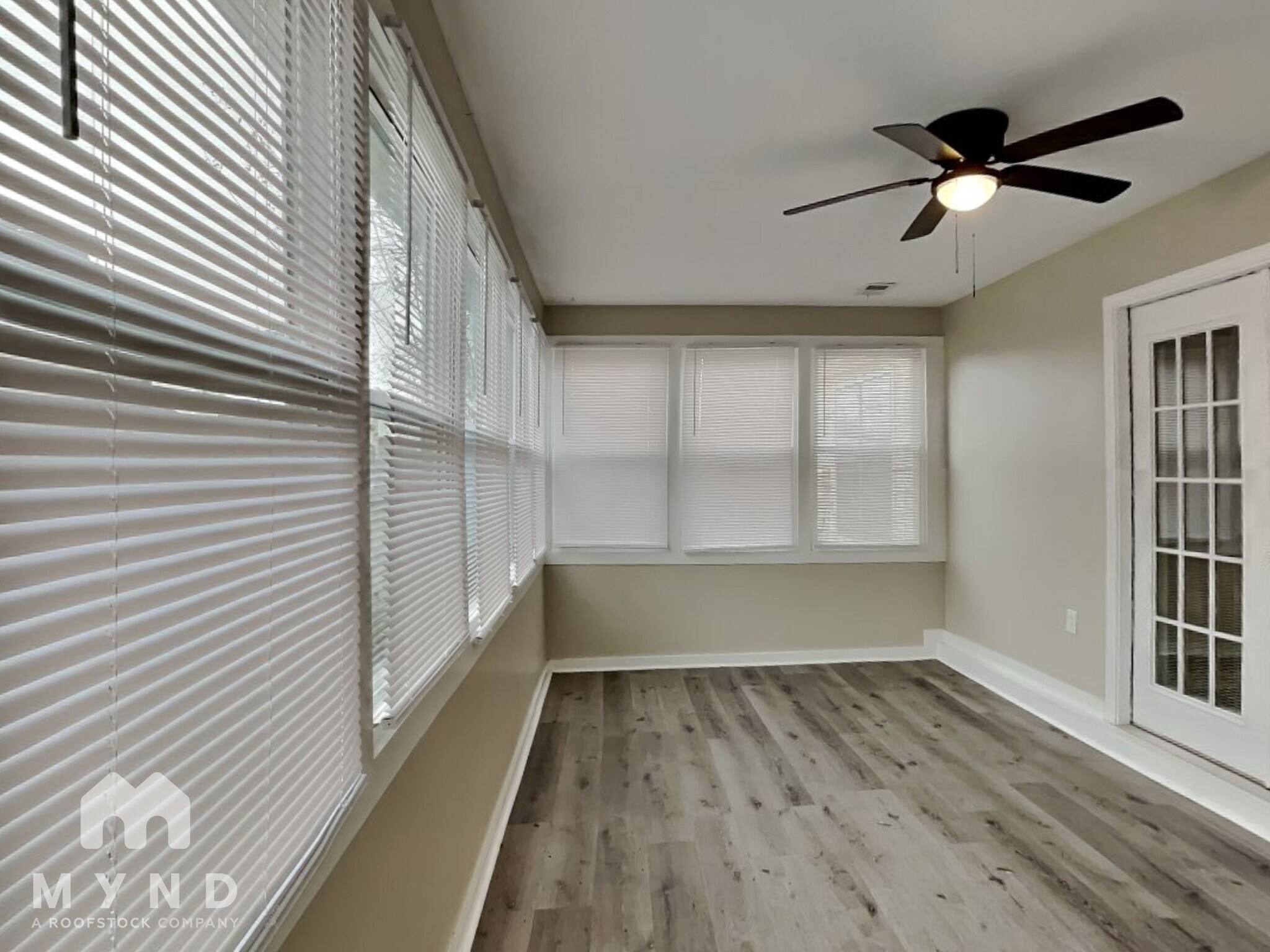 Building Photo - 208 Oak Cir N