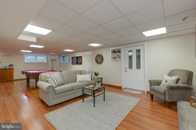Building Photo - 1057 Vista Dr
