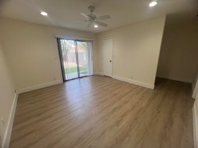 Building Photo - 541 NE 47th St