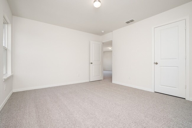 Building Photo - 1102 W 34th St