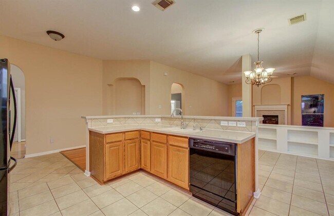 Building Photo - 14403 Red Tailed Hawk Ln