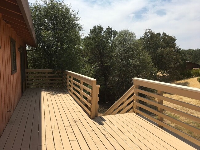 Building Photo - $1000 Move In Special! Available for Move In!