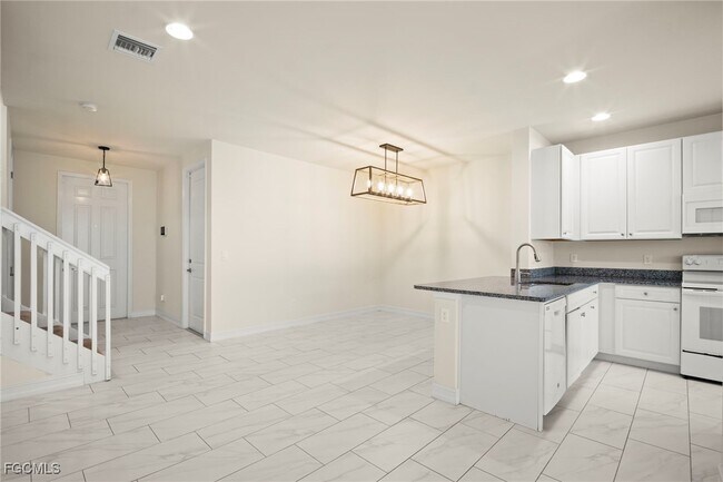 Building Photo - 15851 Portofino Springs Blvd