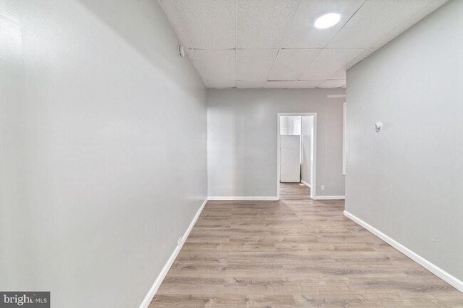 Building Photo - 1249 Kenwood Ave