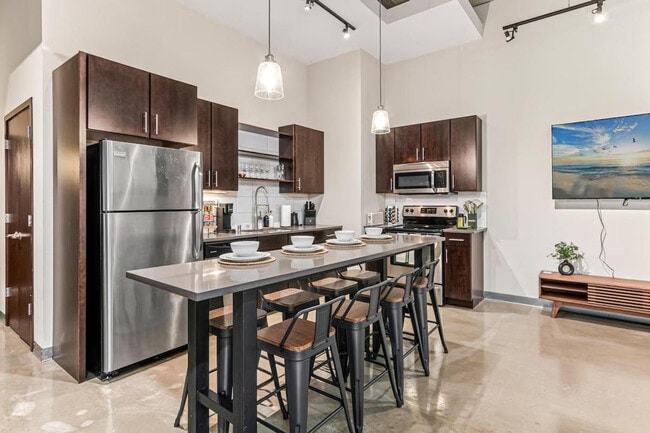 Building Photo - 301 N 7th Ave