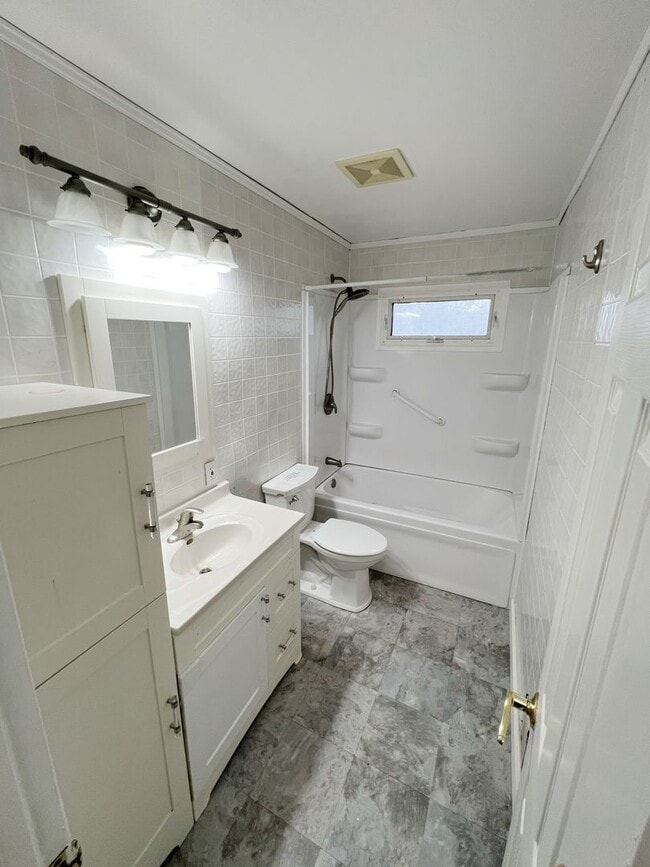 Building Photo - COMING SOON: Family-Friendly Home with Plenty of Space!