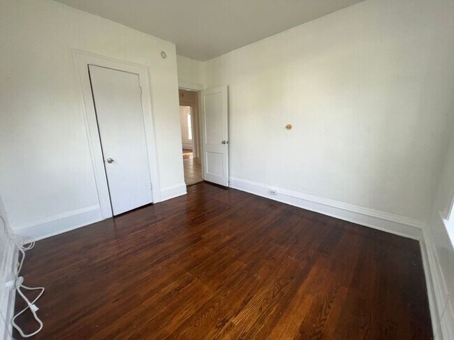 Building Photo - Two bedroom one bath second-floor apartment featuring a huge balcony!