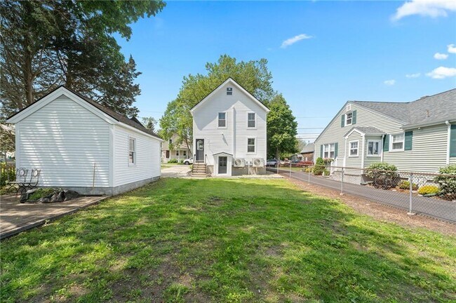 Building Photo - 32 Richmond St