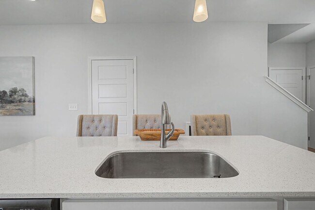 Building Photo - 2138 Ireland Wy