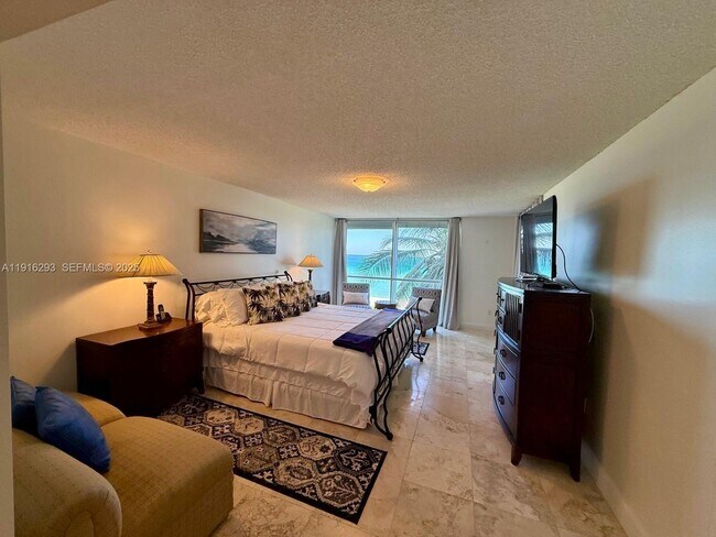 Building Photo - 16711 Collins Ave