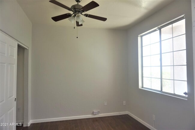 Building Photo - 1319 E Cathedral Rock Dr