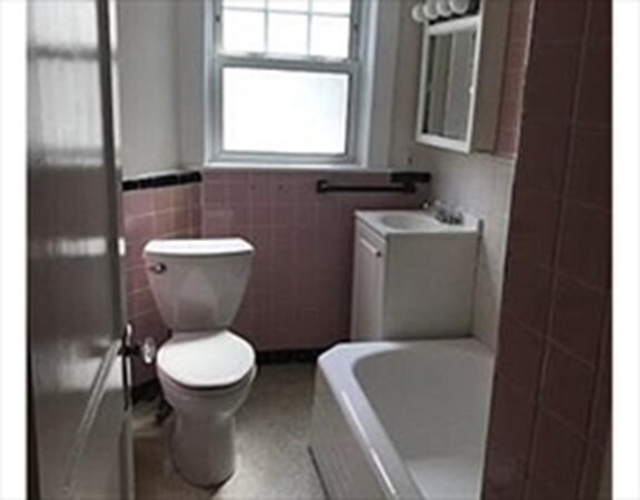 Primary Photo - 163 Chilton St