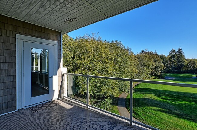 Building Photo - Mukilteo Golf Course View Condo – Modern C...
