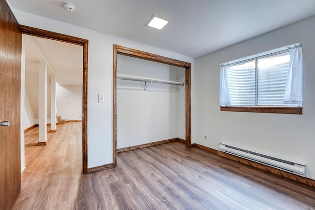 Building Photo - 305 N Chipmunk Cir