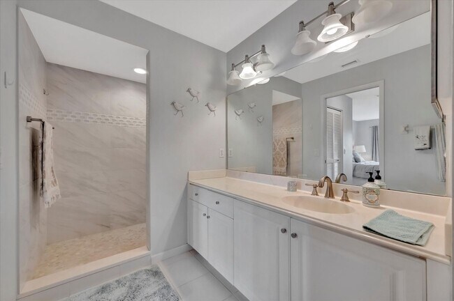 Building Photo - Golf Membership Included • 6-12 Months Lease • 2 Bedroom Condo