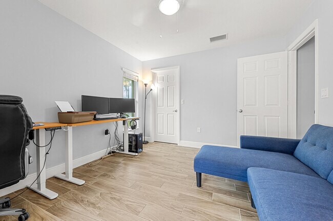 Building Photo - 1280 SW Kalevala Dr