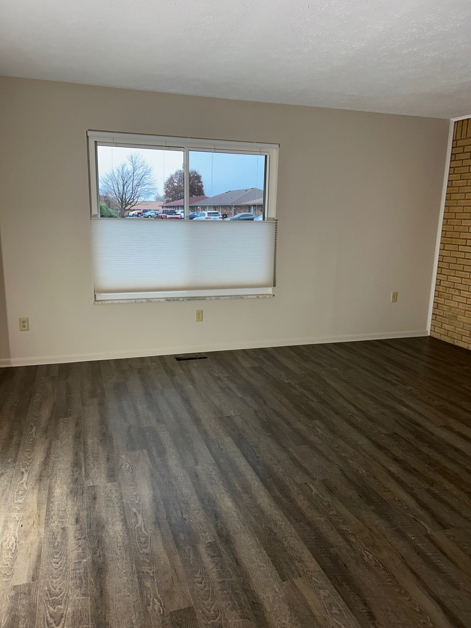 Bright unit - 914 Weston Ct