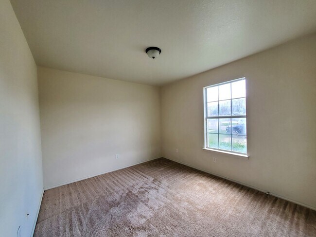 Building Photo - 3308 Hereford Ln