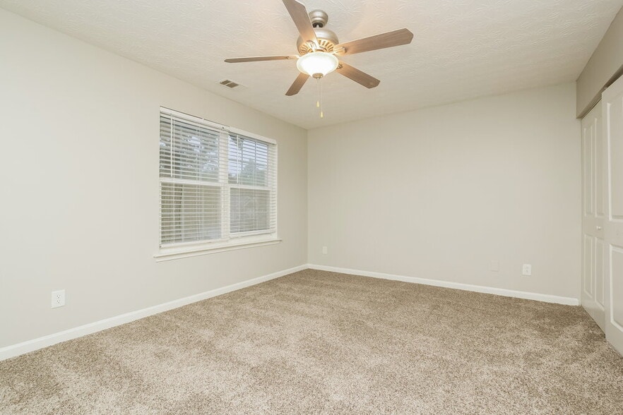 Building Photo - 340 Meadows Ln