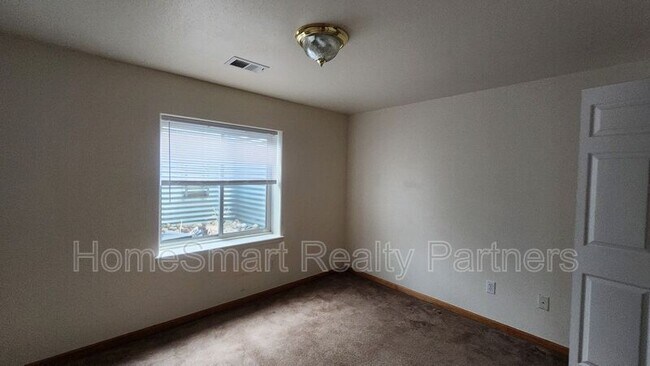 Building Photo - 203 W Coal Creek Dr