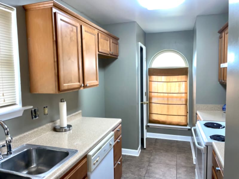 Building Photo - 3561 Kings Dr