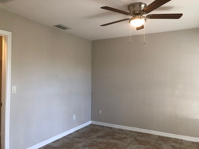 Building Photo - Experience this Large Cape Coral 3 bedroom 2 bath duplex with 1 car garage and screened in lanai.