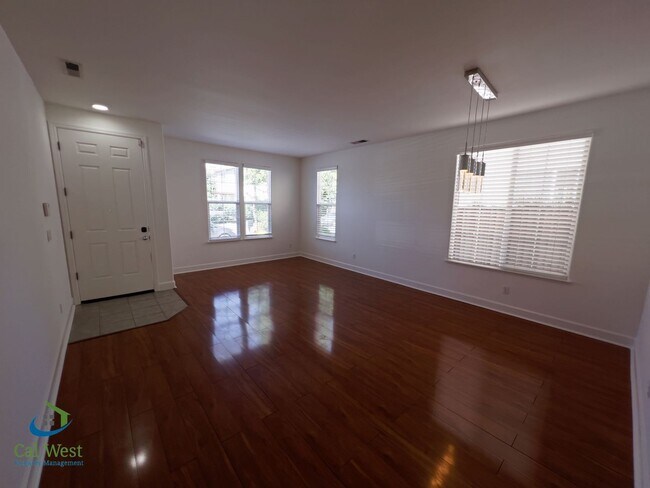 Building Photo - $5295 - 2 Story, 4 bed - 2 Bath Home in se...