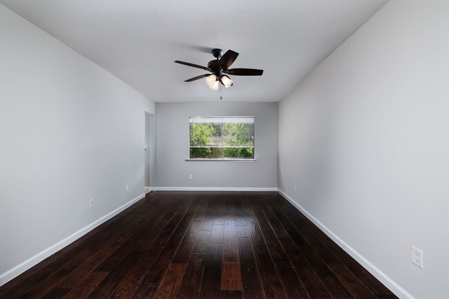 Building Photo - 1 Ground Brier Ct