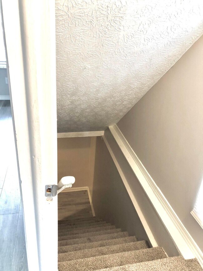 Building Photo - 5700 Crossing Ct