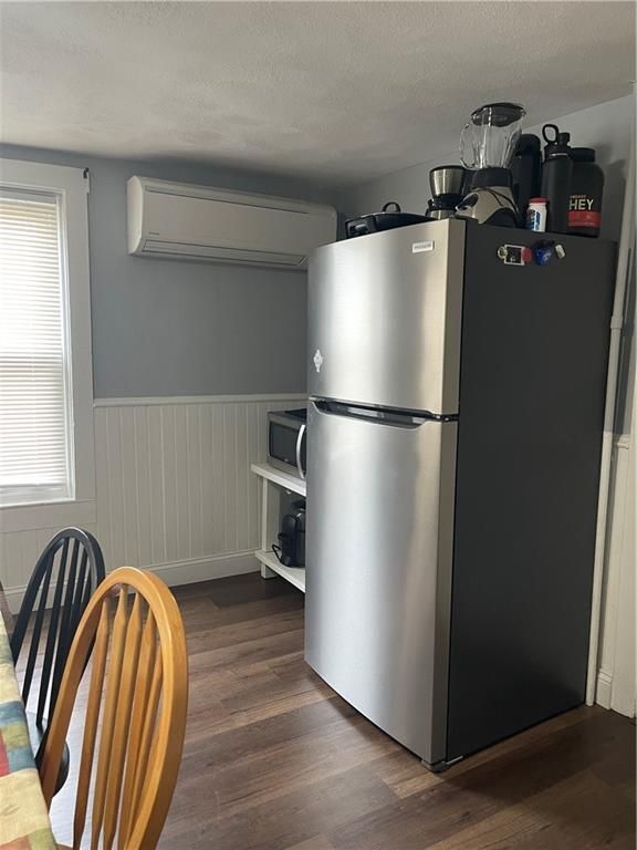 Building Photo - 12 Third School St