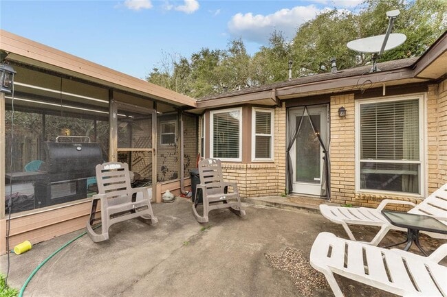 Building Photo - 1705 Capri Ln
