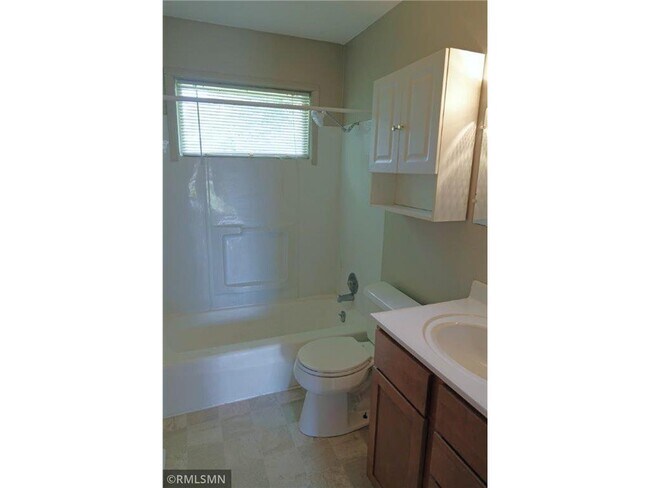 Building Photo - 62 W Woodridge Dr