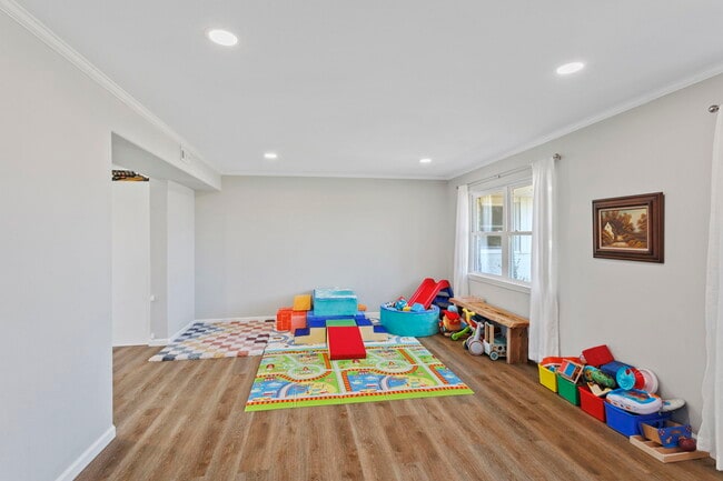 Building Photo - 407 Glover St