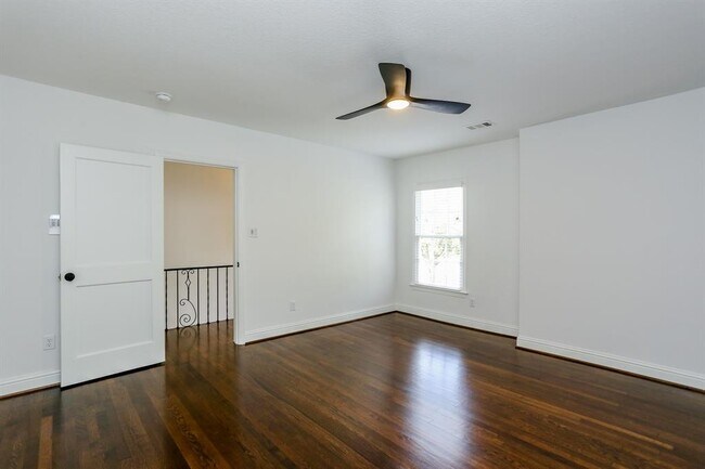 Building Photo - 3125 Wroxton Rd