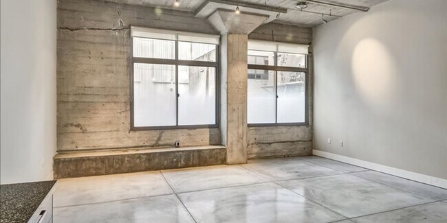 Building Photo - Sophisticated & Chic 2-Level Loft in SOMA ...
