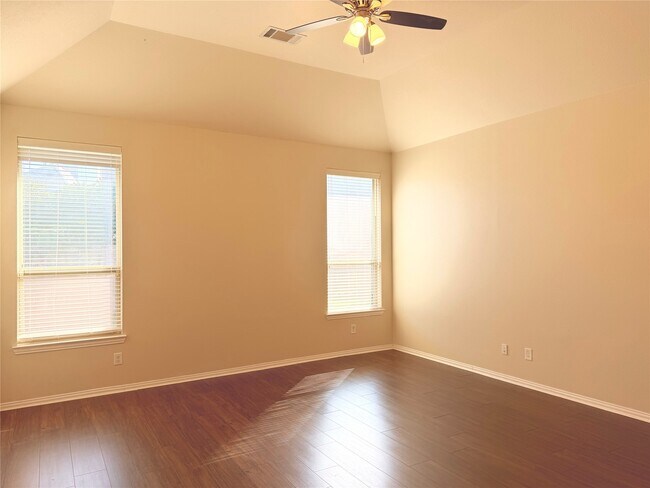 Building Photo - 29015 Davenport Dr