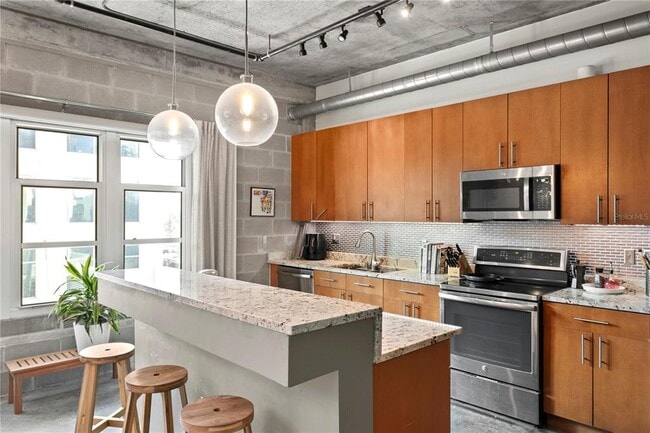 Building Photo - 1212 E Whiting St