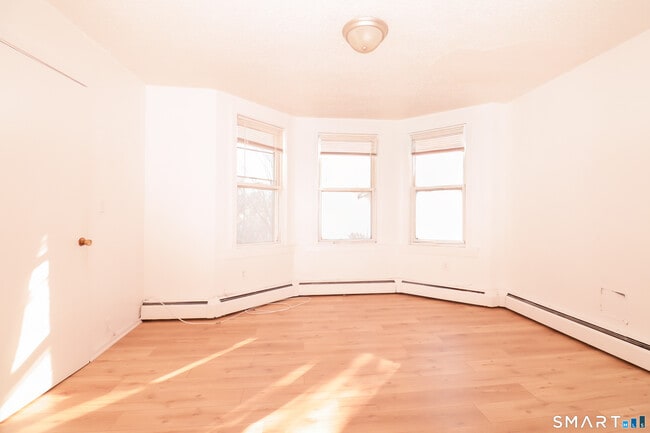 Building Photo - 117 Lamberton St