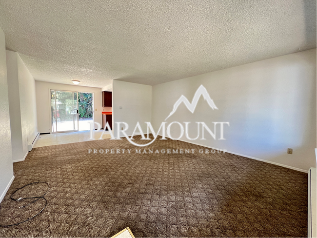 Building Photo - Charming 2-Bedroom Duplex with Garage!