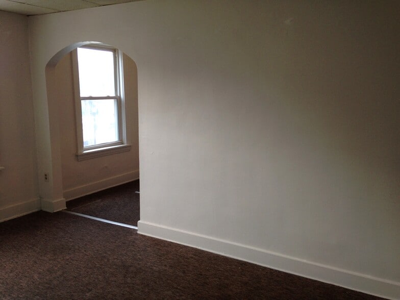 Building Photo - 1751 S Main St