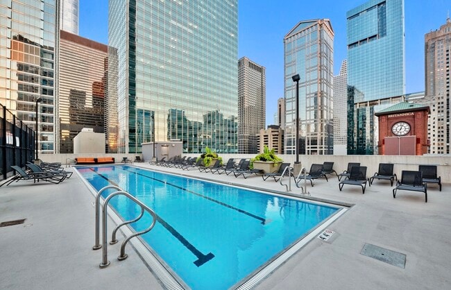 Building Photo - 345 N LaSalle St
