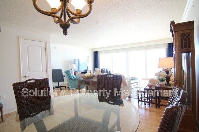 Building Photo - 1095 N Hwy A1A